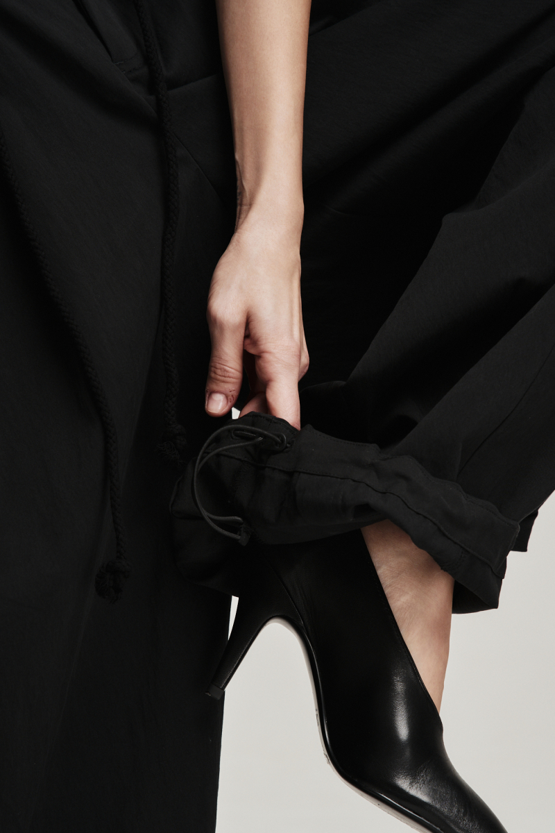 Брюки с защипами Label .B, цвет: Черный Pt.14.4.CH.BLC | новая коллекция купить онлайн