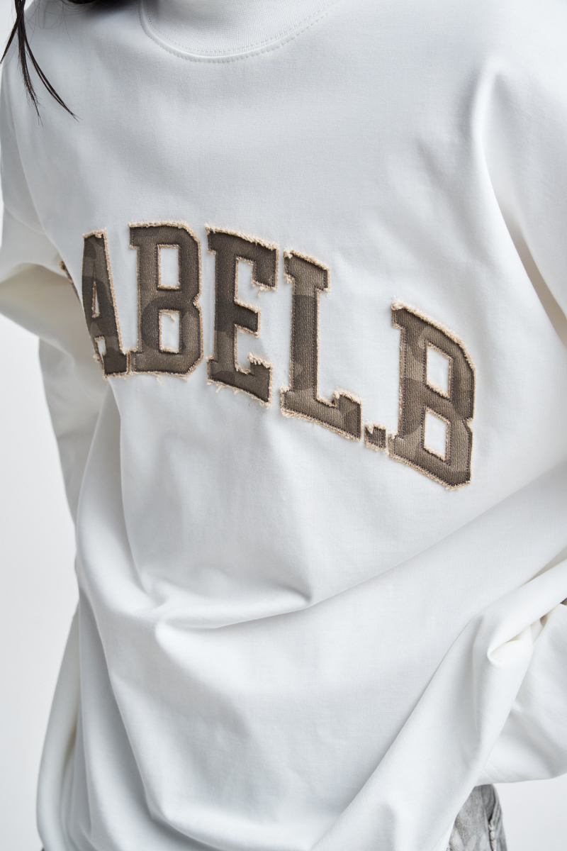 Лонгслив обьемный с нашивкой Label .B, цвет: молочный/бежевый  | новая коллекция купить онлайн